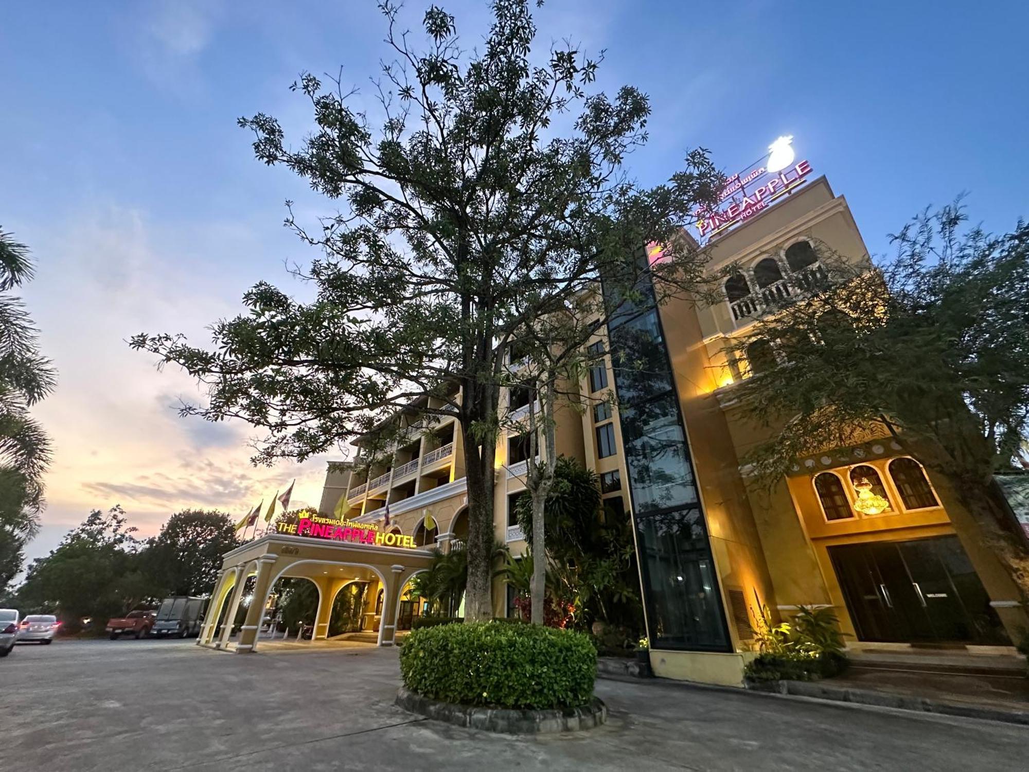 The Pineapple Hotel Krabi town Exterior foto
